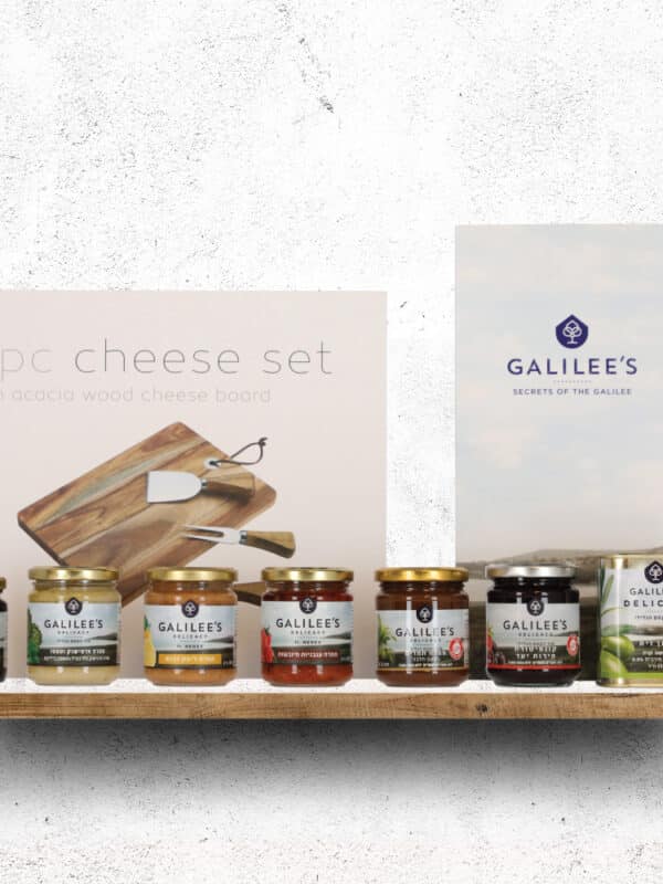 מארז שבועות חגיגי + קרש חיתוך לגבינות